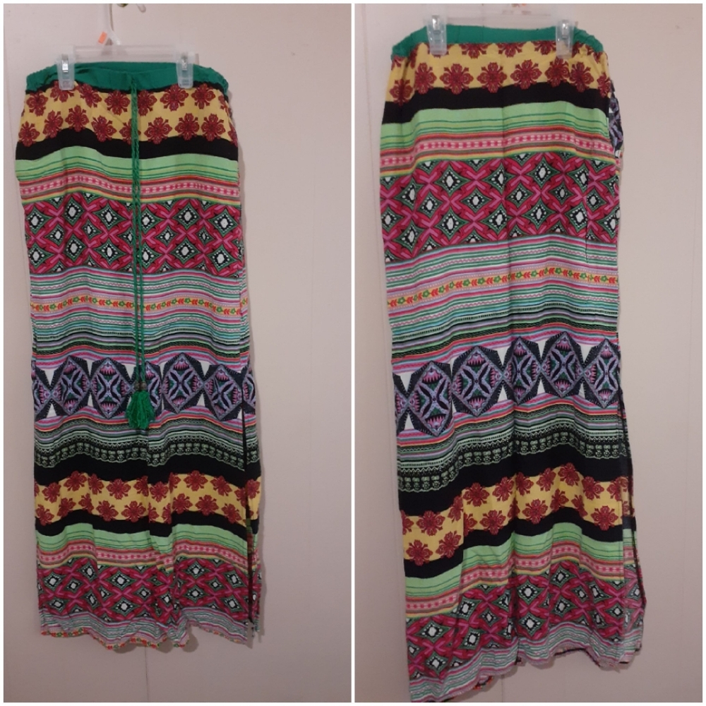 Academy Long skirt with slits up both sides